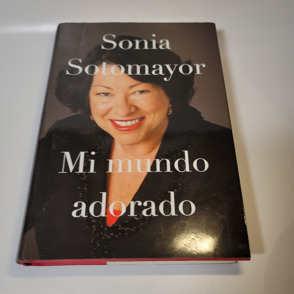 Spanish book used "My mundo adorado Sonia Sotomayor" book